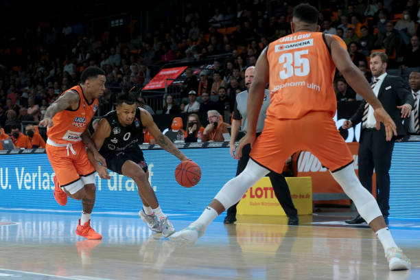 通过在国际 通过在国际