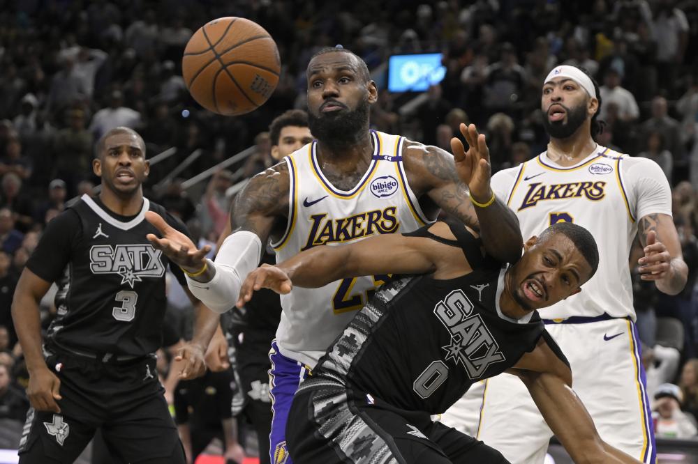 踢后被担架 踢后被担架